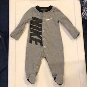 nike infant sleepers
